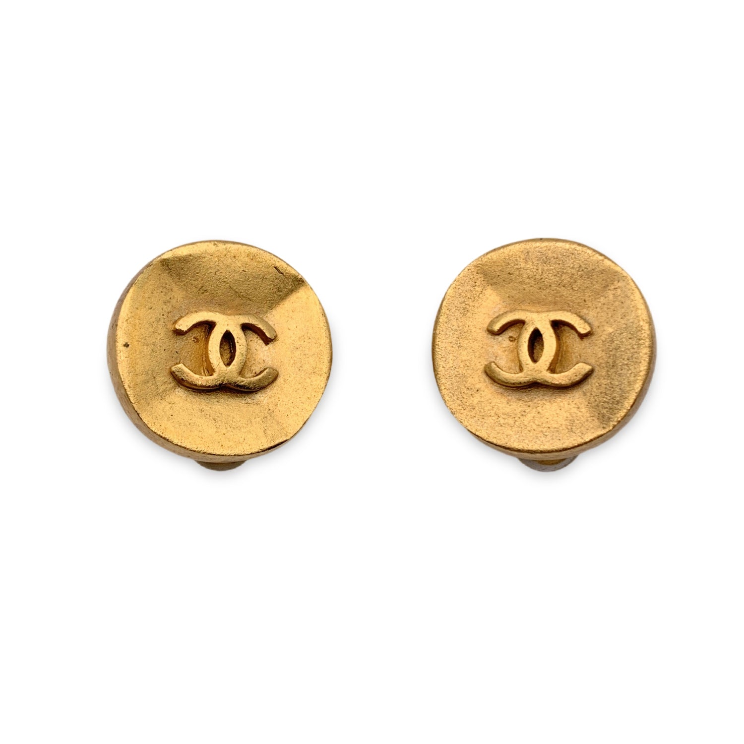 CHANEL Vintage Gold Metal Round Cc Logo Clip On Earrings