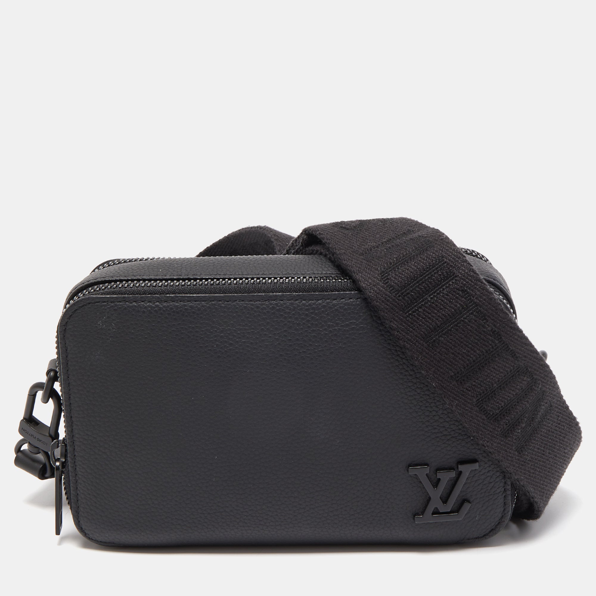 Alpha wearable wallet cloth bag Louis Vuitton Black in Cloth - 33262068