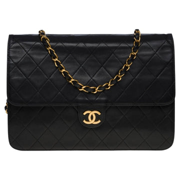 CHANEL Classique flap bag bag in black quilted leather, GHW
