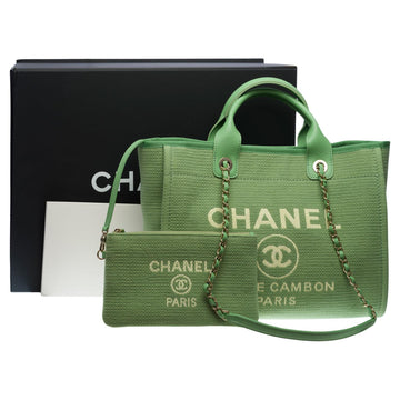 CHANEL New Amazing limited edition Deauville Tote bag in Green canvas, SHW