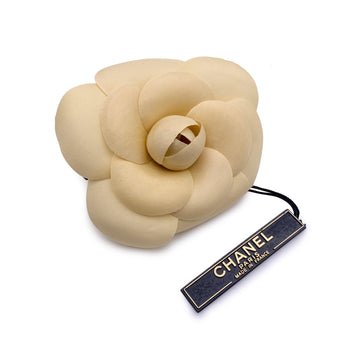 CHANEL Vintage Beige Fabric Camelia Flower Camellia Pin Brooch