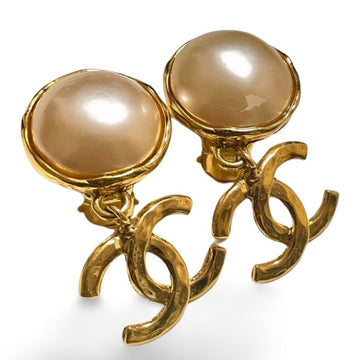 CHANEL Vintage white faux pearl and golden dangling earrings