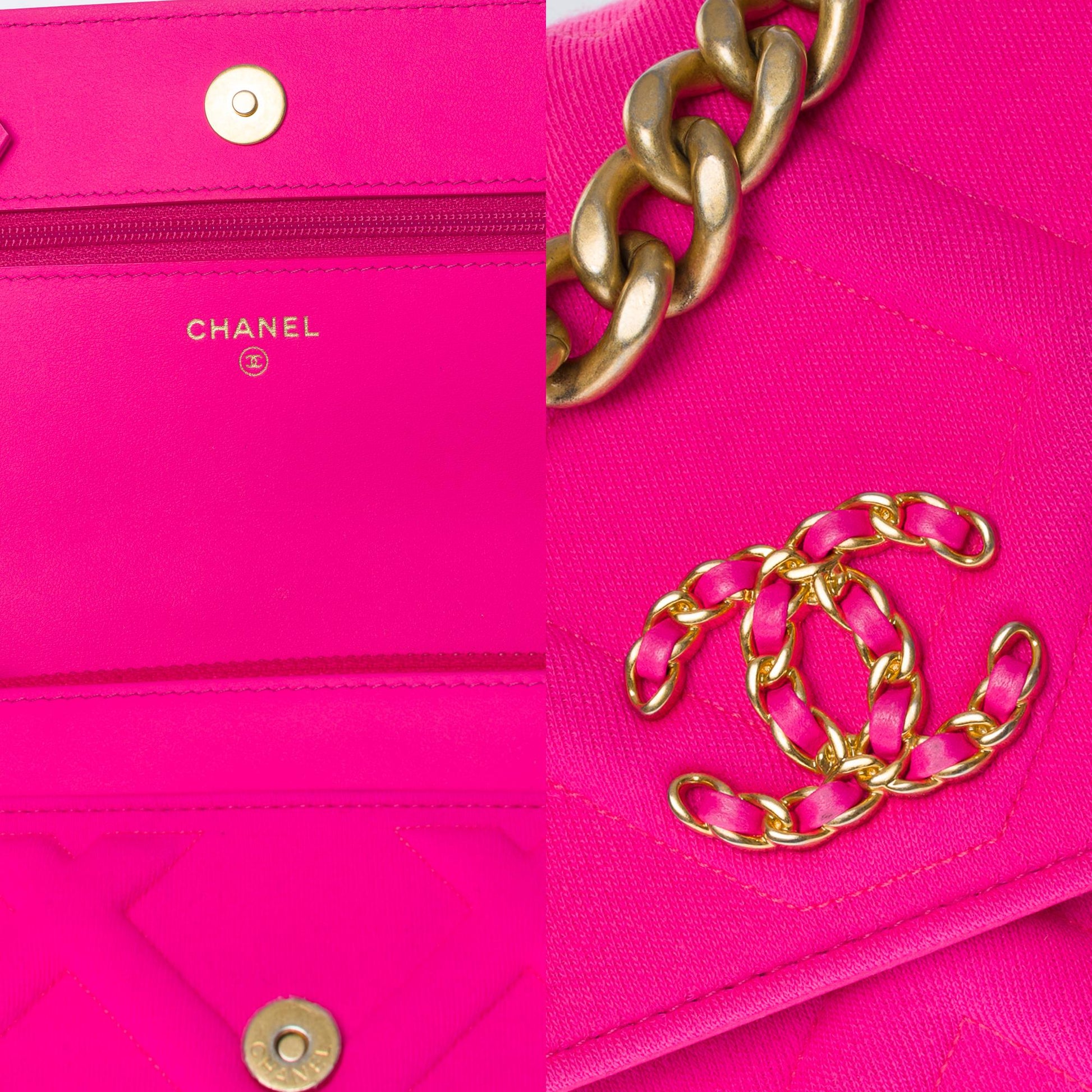 CHANEL 19 Wallet on Chain [WOC] shoulder bag in pink quilted cotton ca