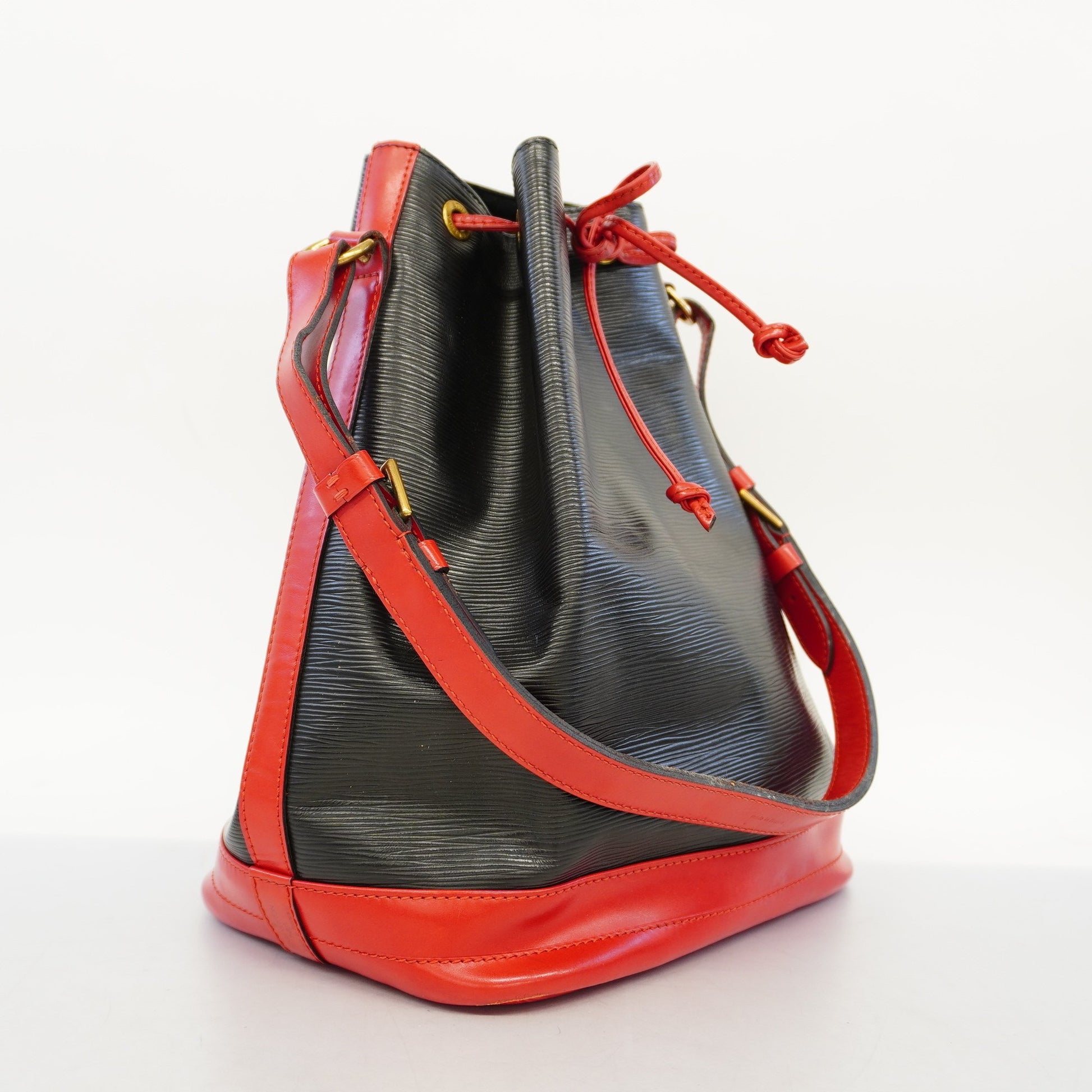 Louis-Vuitton-Epi-Noe-Shoulder-Bag-Noir-Castilian-Red-M44017