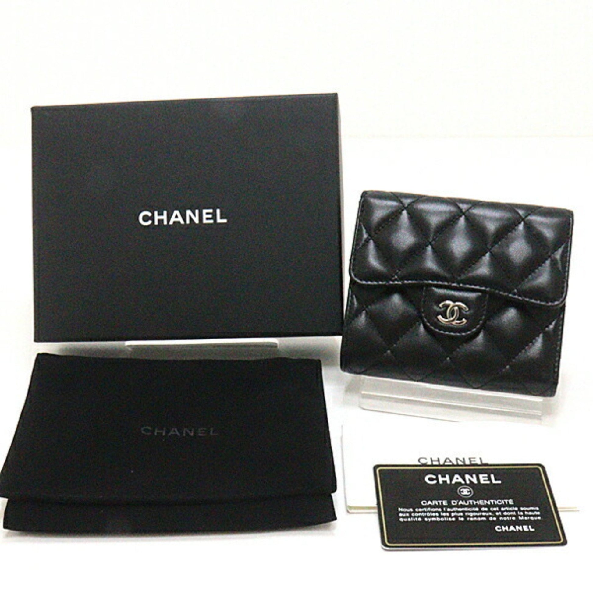 Chanel 經典口蓋式短錢包-牛皮黑色金扣AP0231 Y01864 C3906
