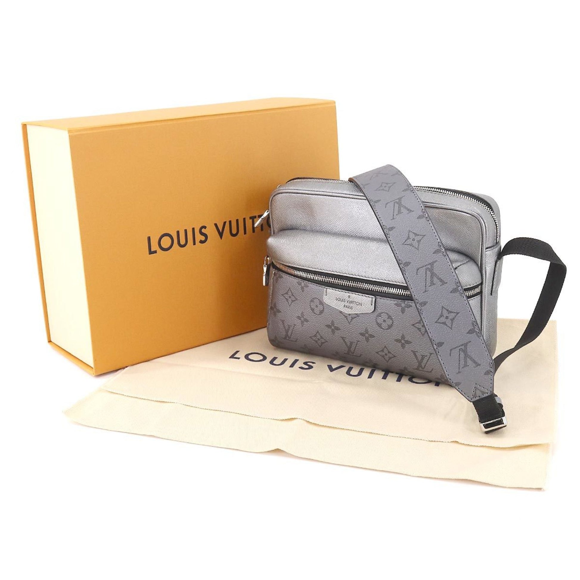 Louis Vuitton, Bags, Auth Louis Vuitton Shoulder Bag Taigarama Outdoor  Messenger M382 Rouge