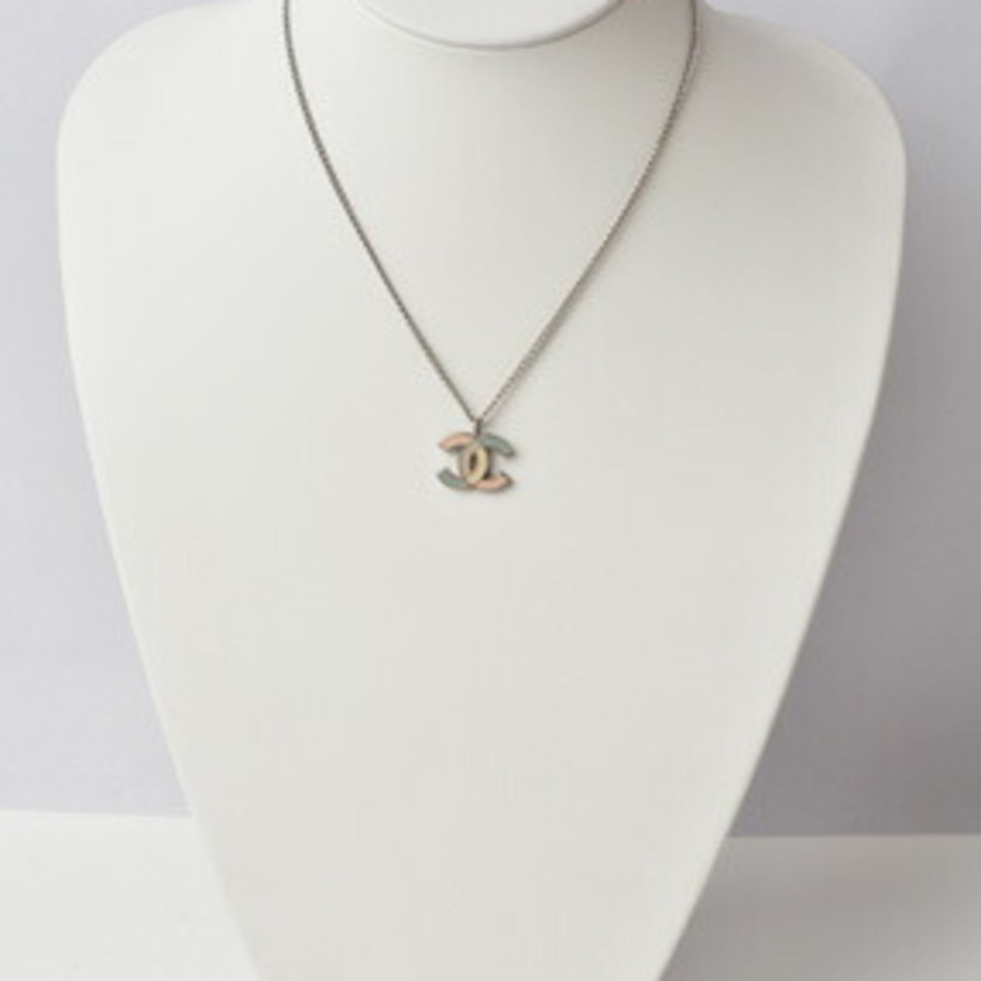 Pre-Owned Chanel necklace/pendant CHANEL coco mark/CC multicolor