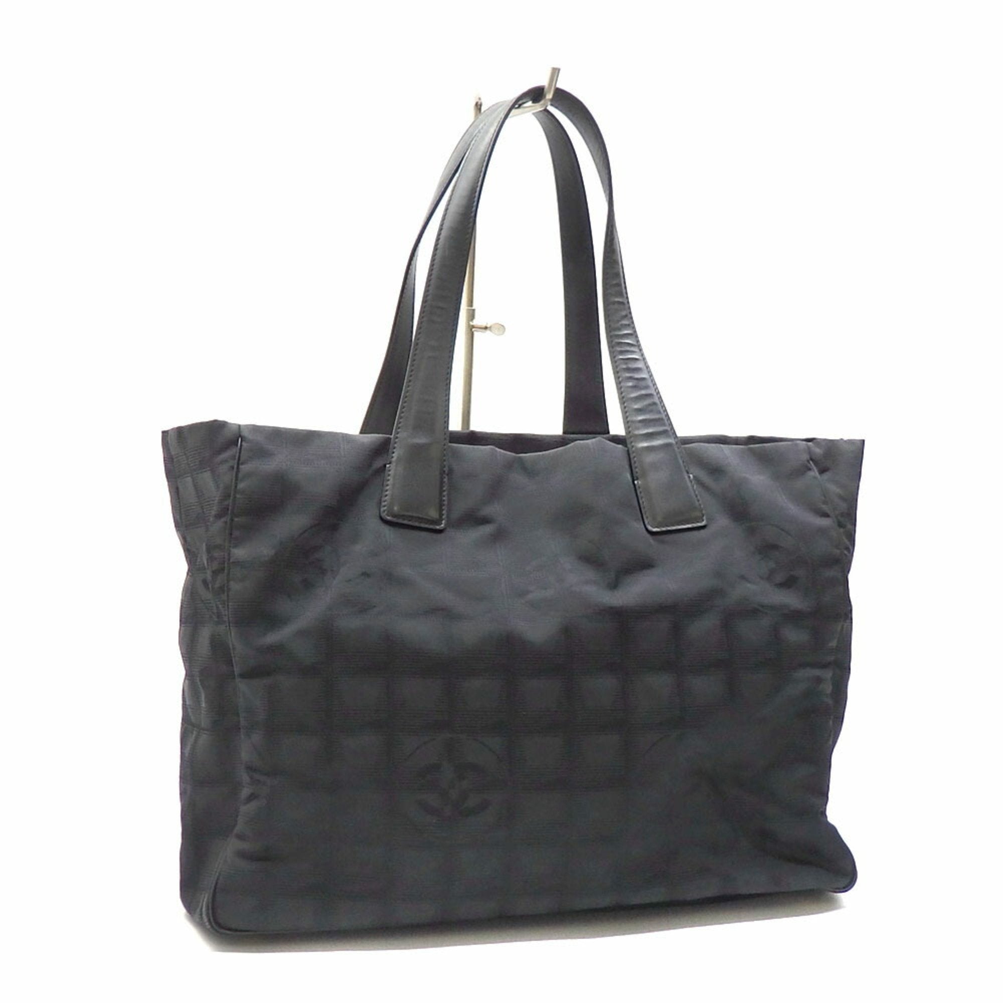Superb Chanel Cabas handbag in black quilted leather, bi-color