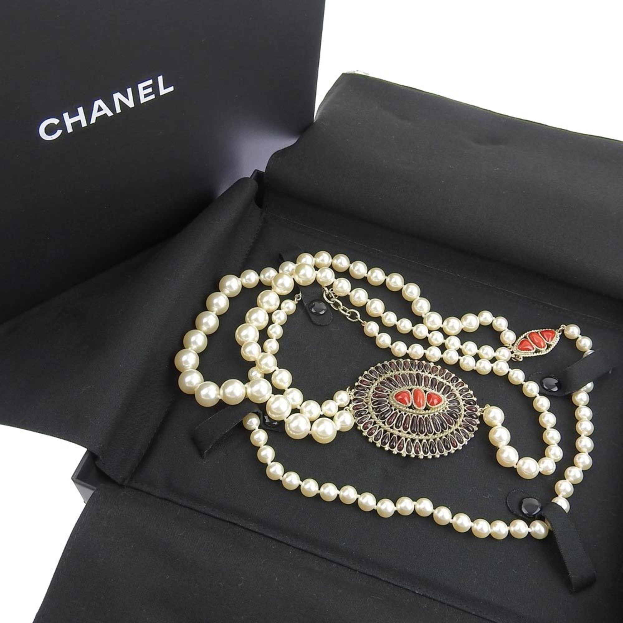 Chanel Necklace, Women's Fashion, Jewelry & Organisers, Necklaces on  Carousell