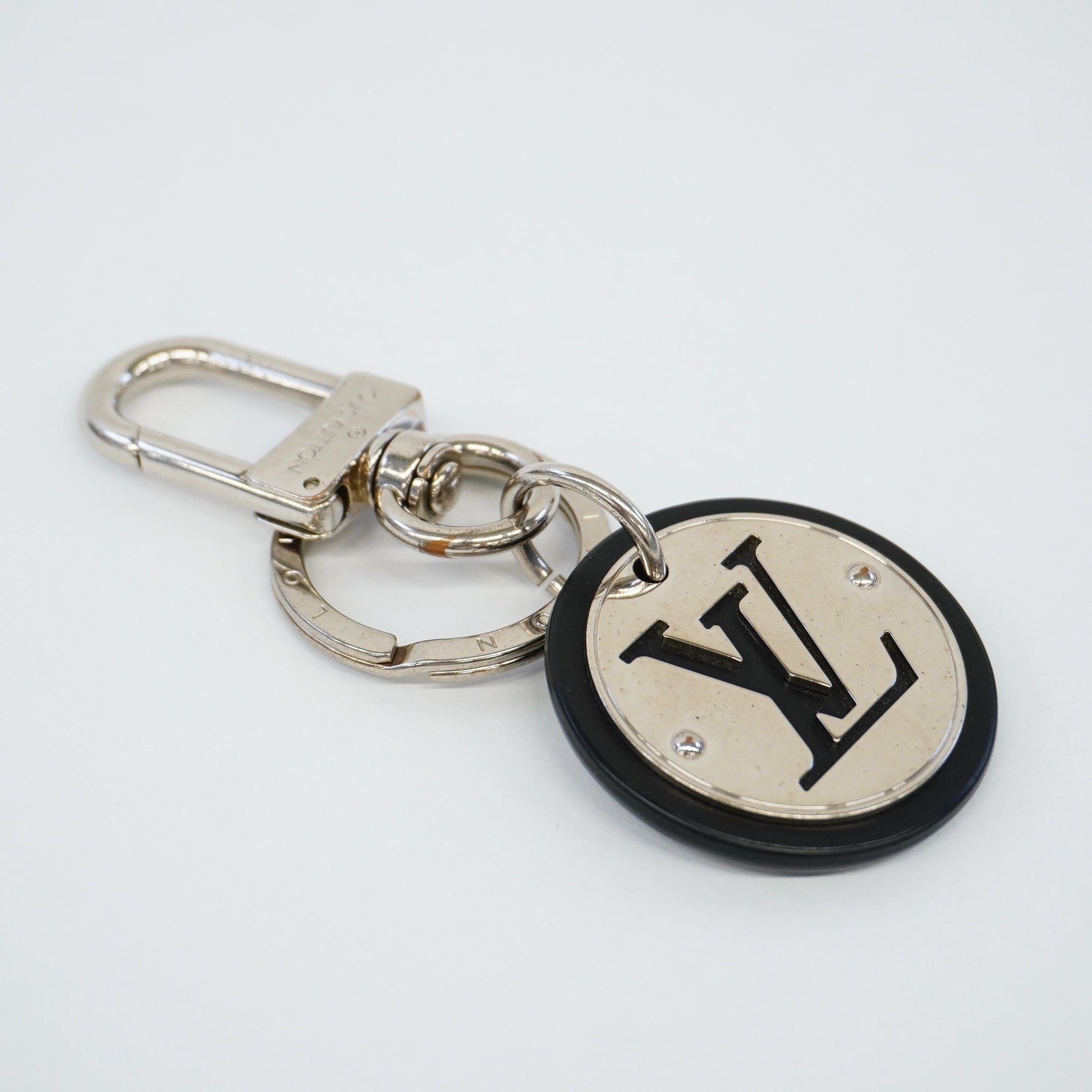 LOUIS VUITTON LV M67362 Key Ring LV Cut Circle Key Chain Holder JAPAN  [Used]