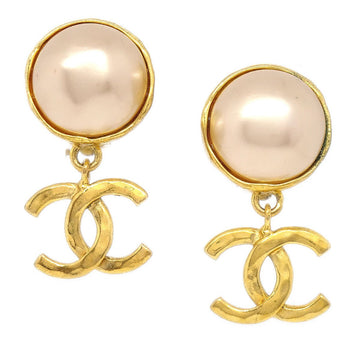 CHANEL 1993 Faux Pearl Dangle CC Earrings Clip-On Gold 93389