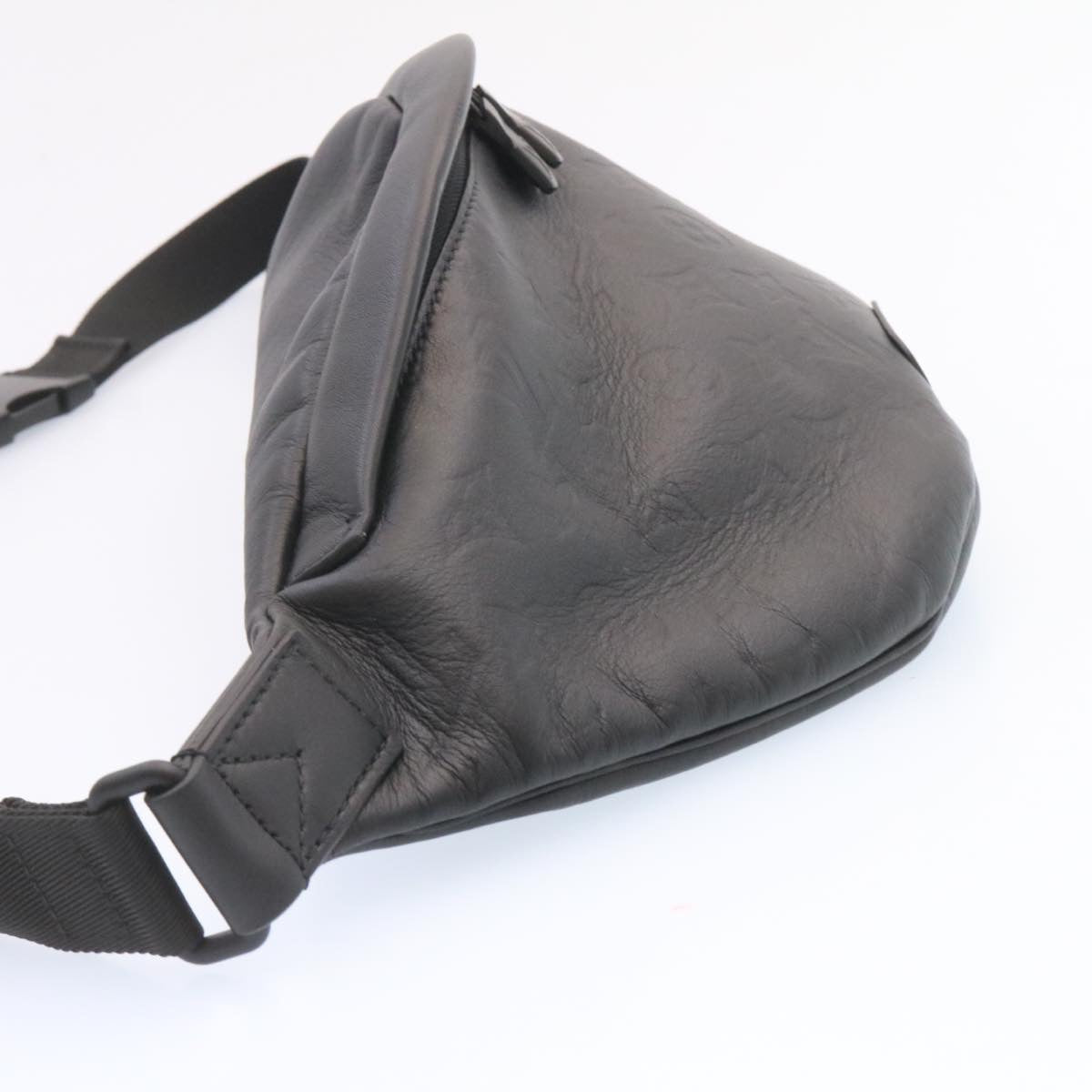 Louis Vuitton Monogram Shadow Discovery Bum Bag Body Bag Black M44388