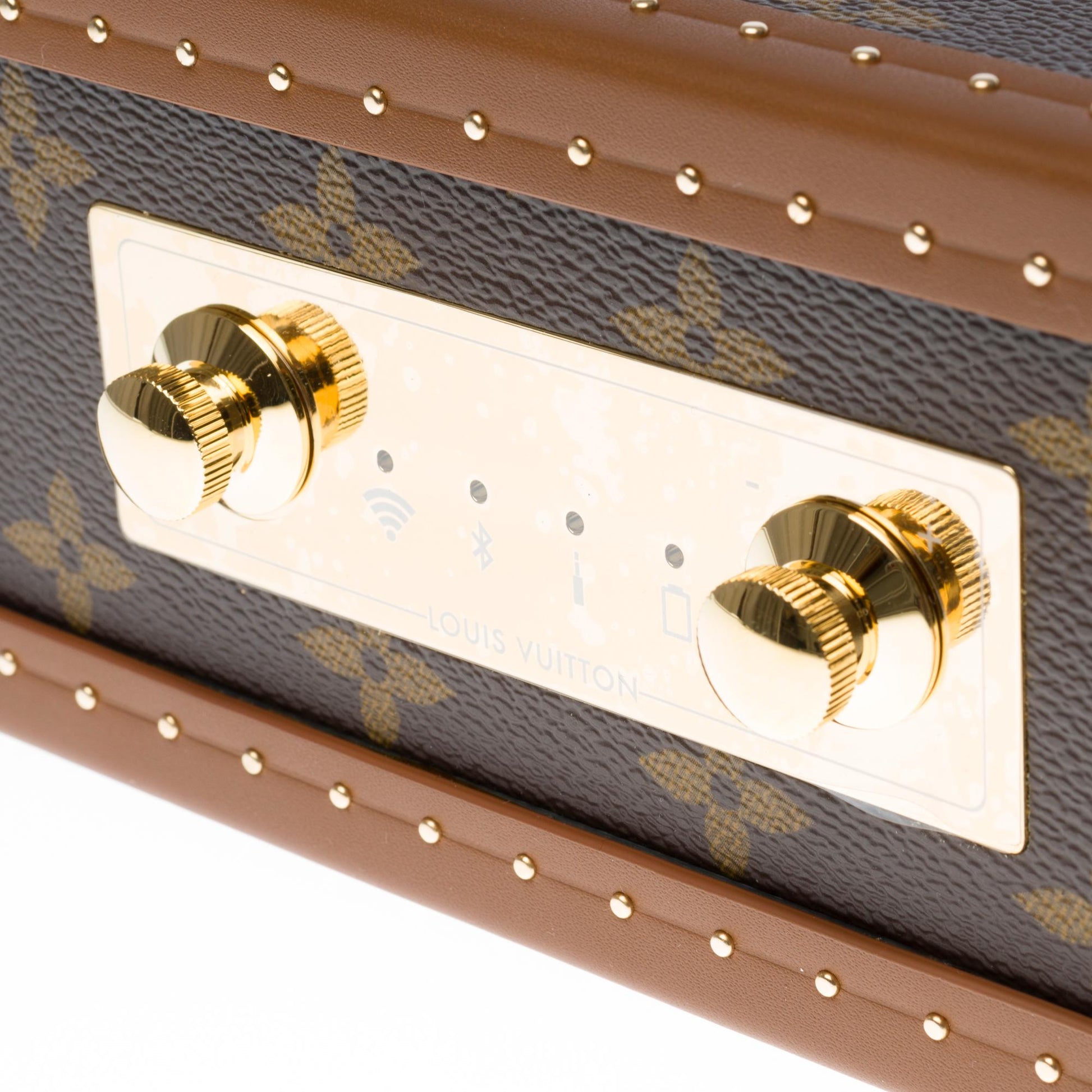 Limited Edition:Brand New/Louis Vuitton Speaker Clutch in brown