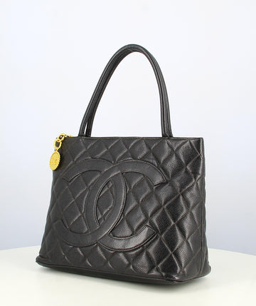 1999-2001 Chanel Quilted Leather Medallion Handbag Black