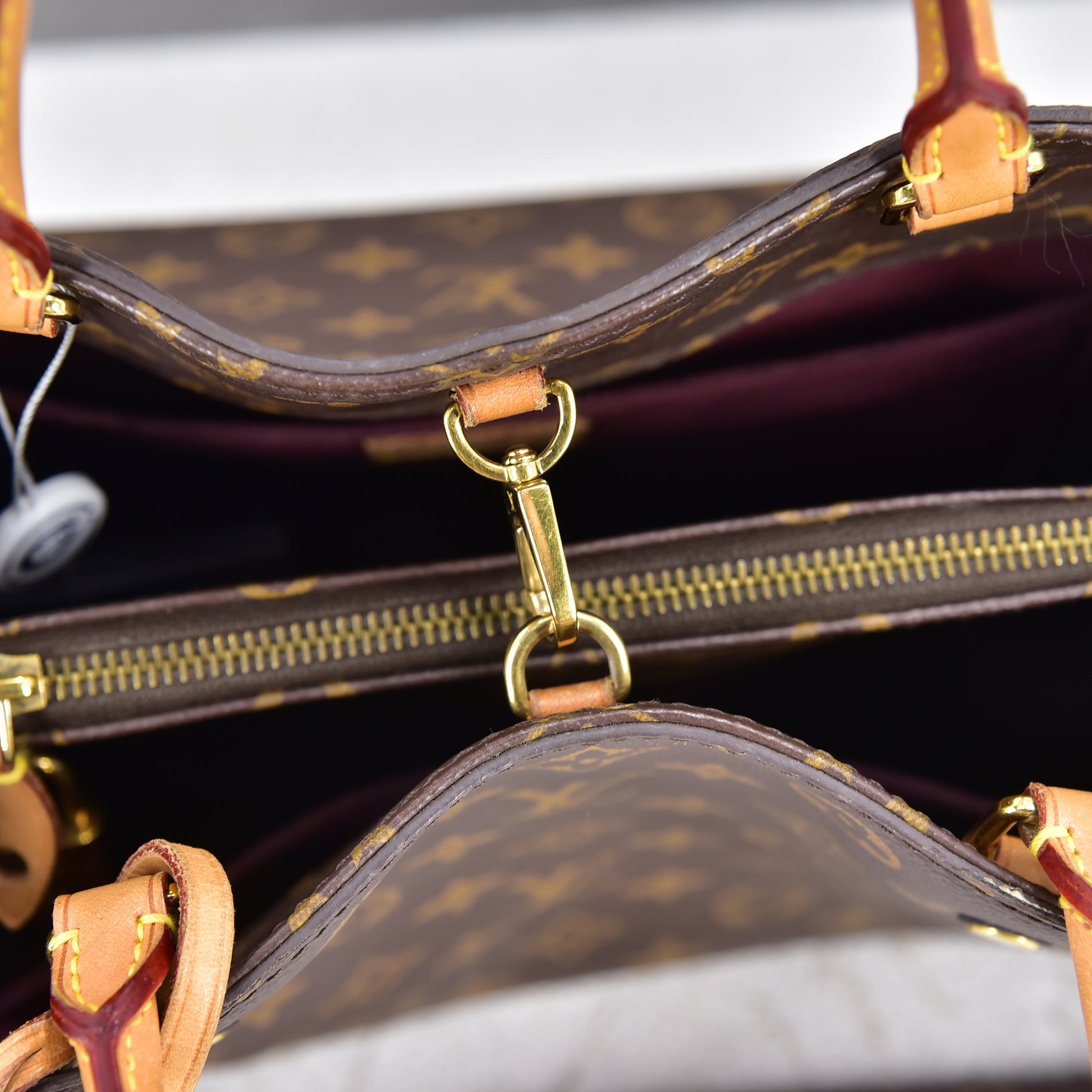 Louis Vuitton Gris Brown Monogram Python Artsy MM Shoulder Bag Leather  Exotic leather ref.107672 - Joli Closet
