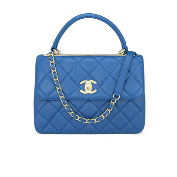  Chanel, Pre-Loved Brown Linen Pocket Camera Bag Medium, Brown :  Luxury Stores