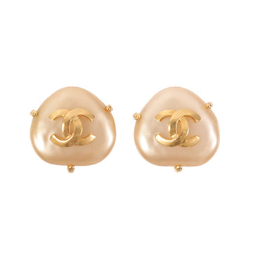 CHANEL Around 1997 Made Triangle Pearl Cc Mark Earrings
