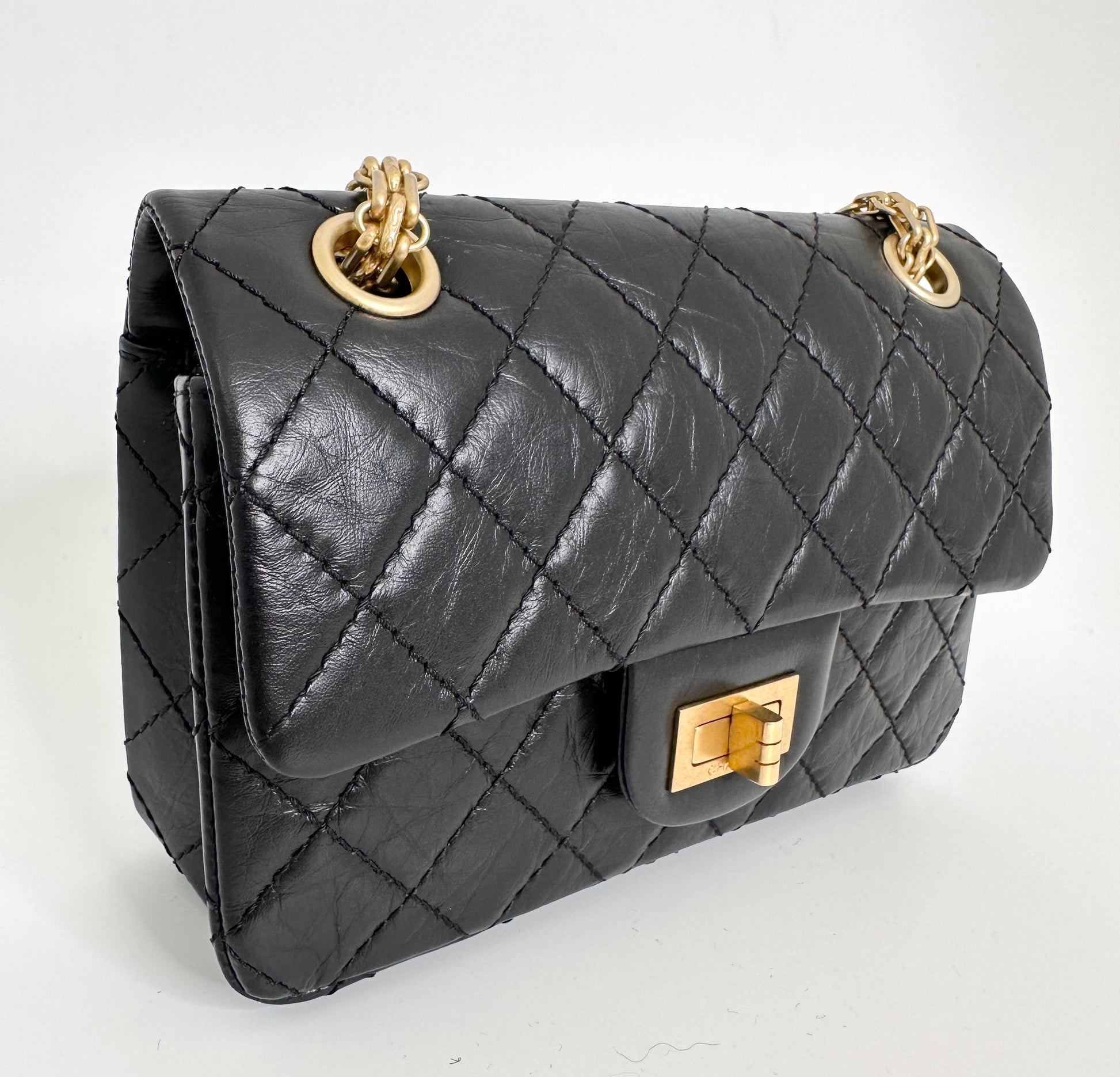Túi Nữ Chanel Mini 2.55 Aged Gold Tone 'Dark Pink' AS0874-Y04634-NM374 –  LUXITY
