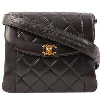 Chanel Around 1998 Made Edge Design Turn-Lock Shouder Bag Black