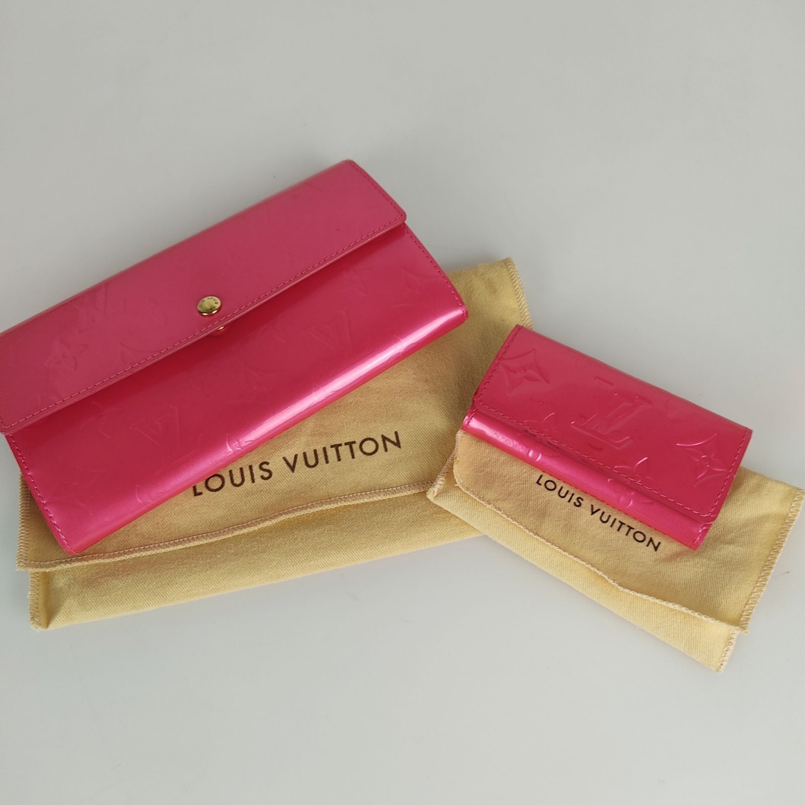 Louis Vuitton women's patent leather wallet and keychain set Pink