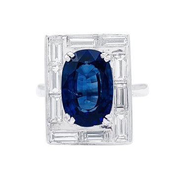 3,84 cts oval sapphire and baguette cut diamonds white gold ring.