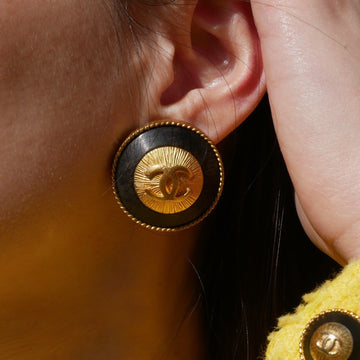 CHANEL 1994 Black & Gold CC Earrings Medium 01125