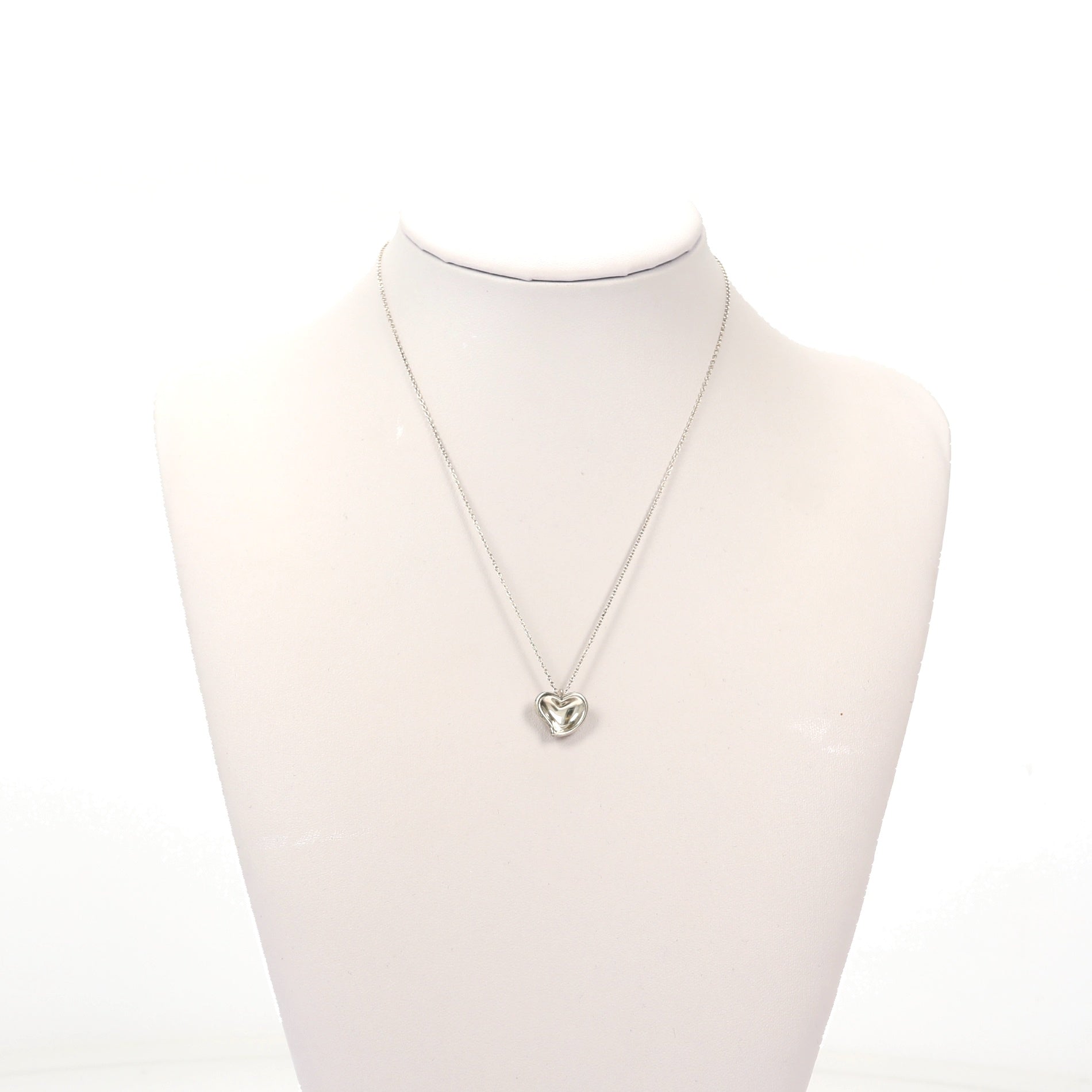 Pre-owned Tiffany & Co. 18K Signature X Diamond Collar Necklace | Diamond  shape necklace, Gold collar necklace, 18 karat gold jewelry