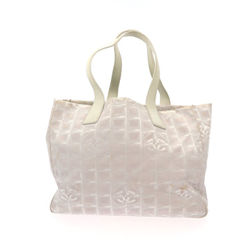 CHANEL Shoulder Bag in White Fabric