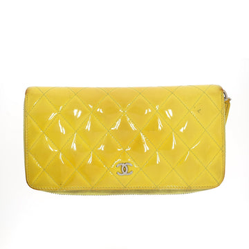 CHANEL Wallet in Yellow Patent