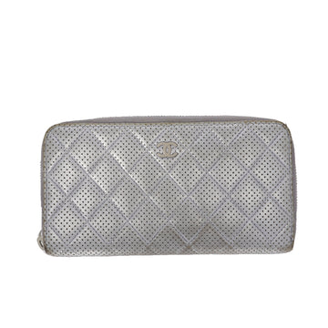 CHANEL Wallet in Metallic Leather