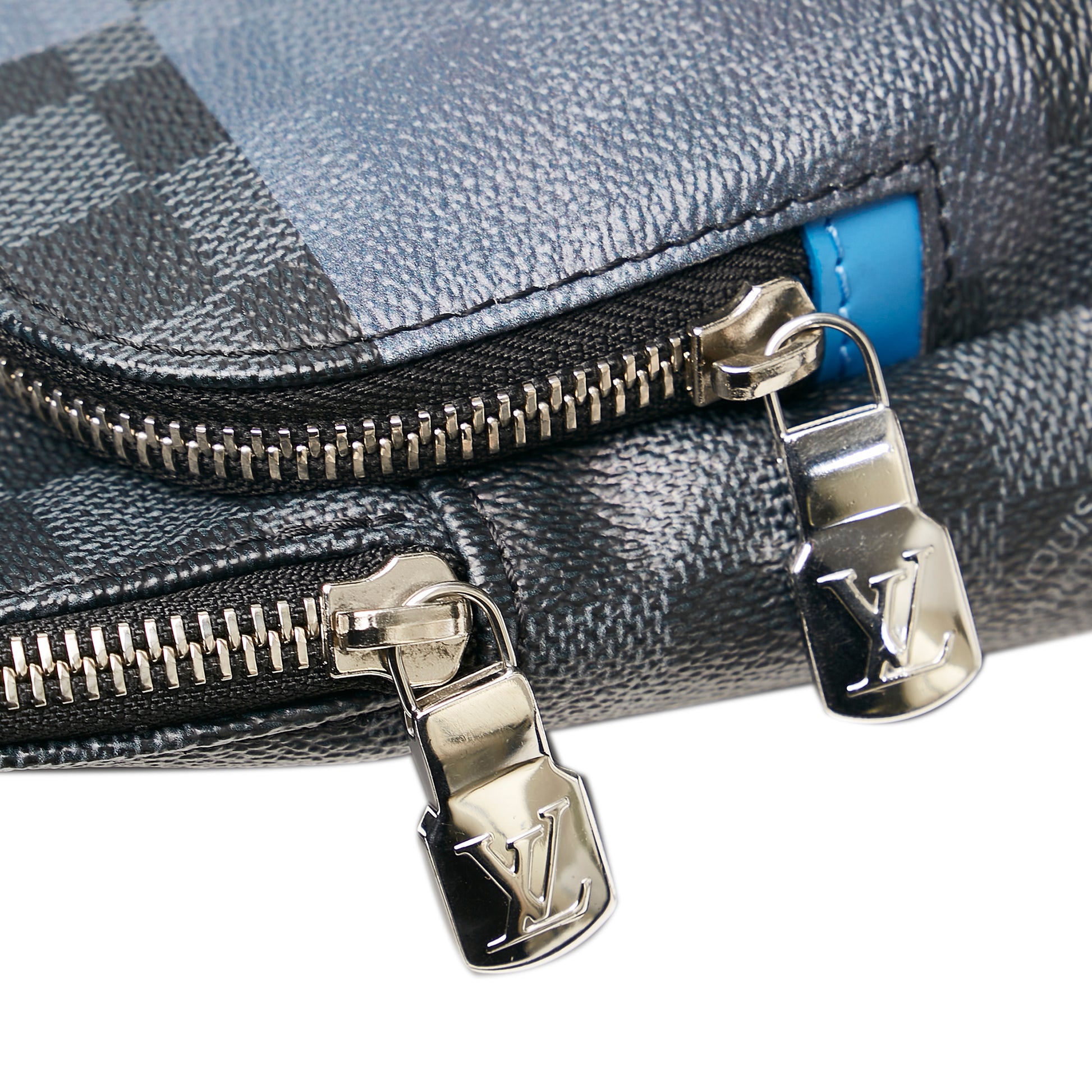Authentic LOUIS VUITTON Damier Graphite Avenue sling bag N41719