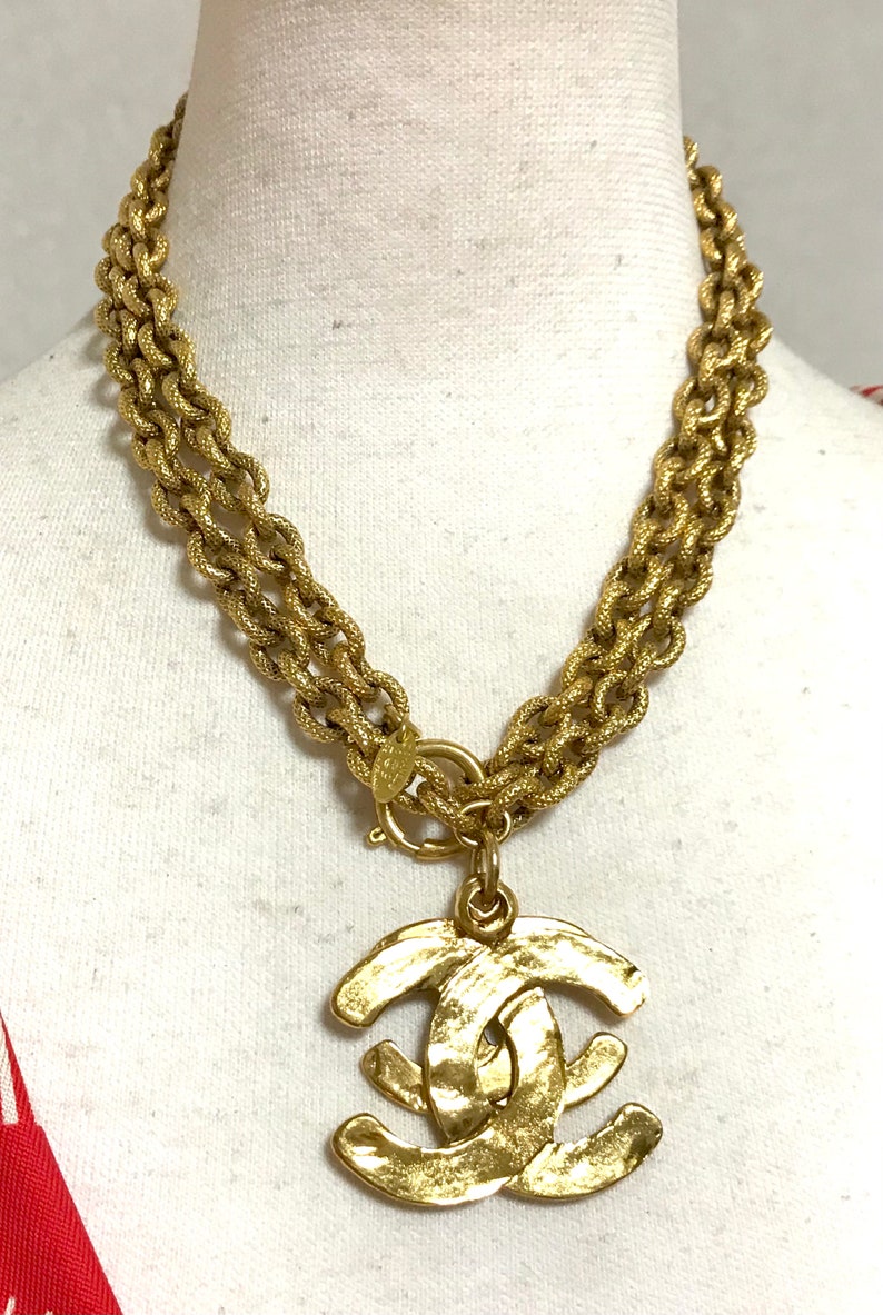 Chanel Gold Medallion Necklace - 80 For Sale on 1stDibs  vintage chanel  medallion necklace, chanel medallion necklace
