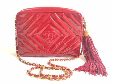 CHANEL Vintage lipstick red patent enamel shoulder bag, camera bag with CC mark and fringe