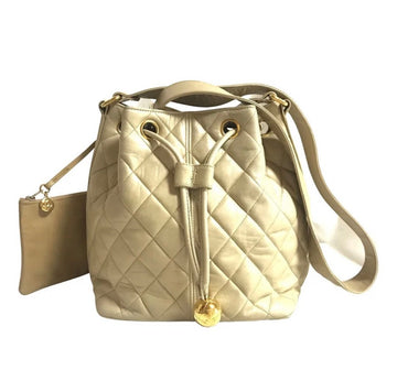 CHANEL Vintage beige quilted lamb leather hobo bucket shoulder bag with drawstrings and golden CC mark ball