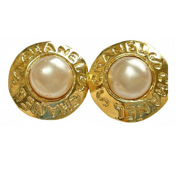 CHANEL Vintage golden round shape faux pearl earrings with cutout logo