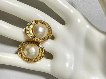 CHANEL Vintage golden earrings with oval shape faux pearl and engraved logo
