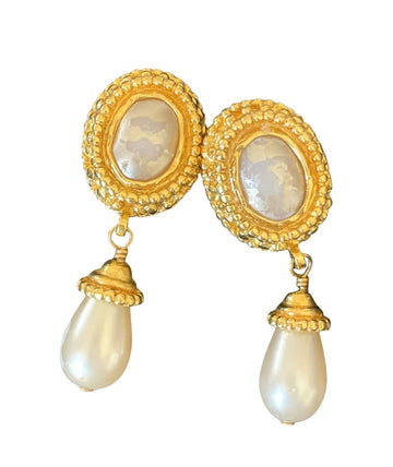 CHANEL Vintage oval shape and teardrop pearl dangle earrings with golden frames