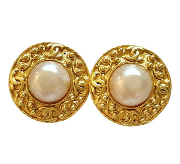 CHANEL Vintage round earrings with CC mark golden frames, faux pearl earrings