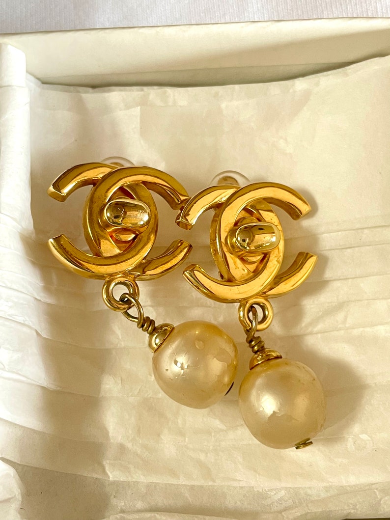 chanel pearl earrings vintage dangle