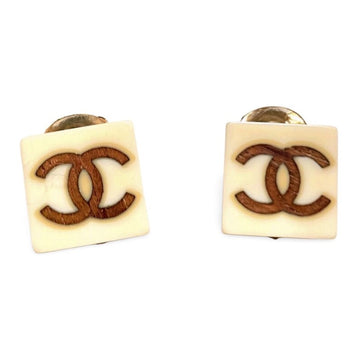CHANEL Vintage ivory color square earrings with wooden CC mark
