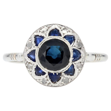 1925s Art Deco Sapphire Diamonds 18 Karat White Gold Round Shape Ring