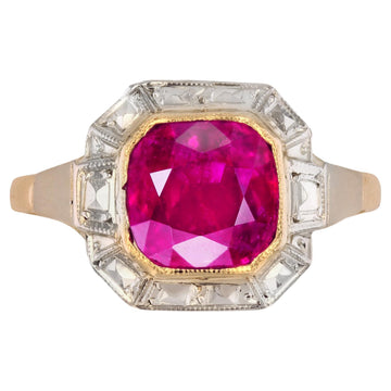French 1925s Art Deco 2.30 Carats Ruby 18 Karat White and Yellow Gold Ring