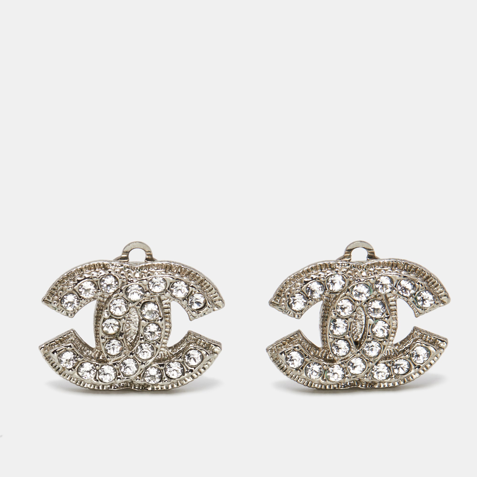 Chanel SIlver CC Clip-on Earrings Silvery Metal ref.955613 - Joli Closet