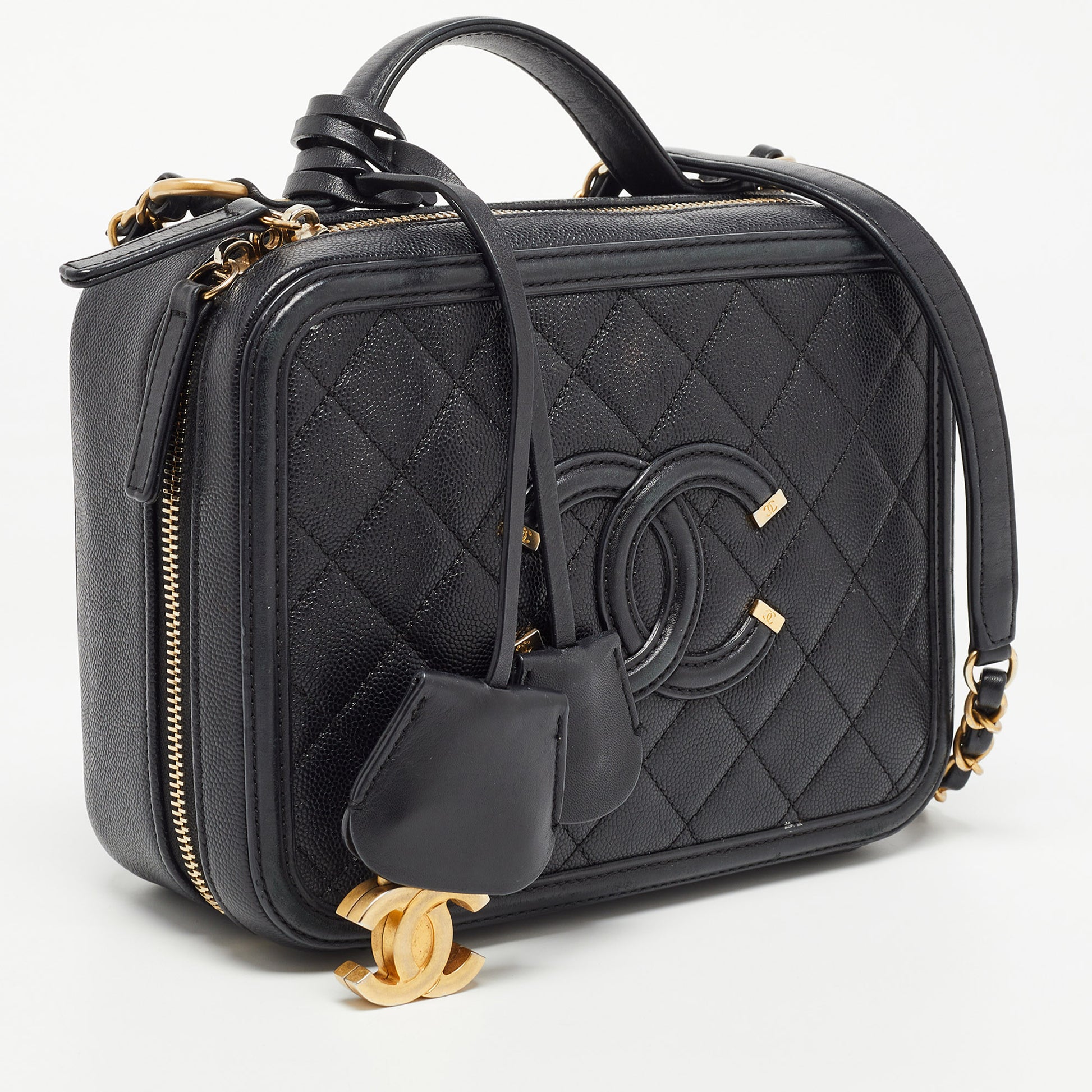 Leather vanity case Chanel Black in Leather - 37457509