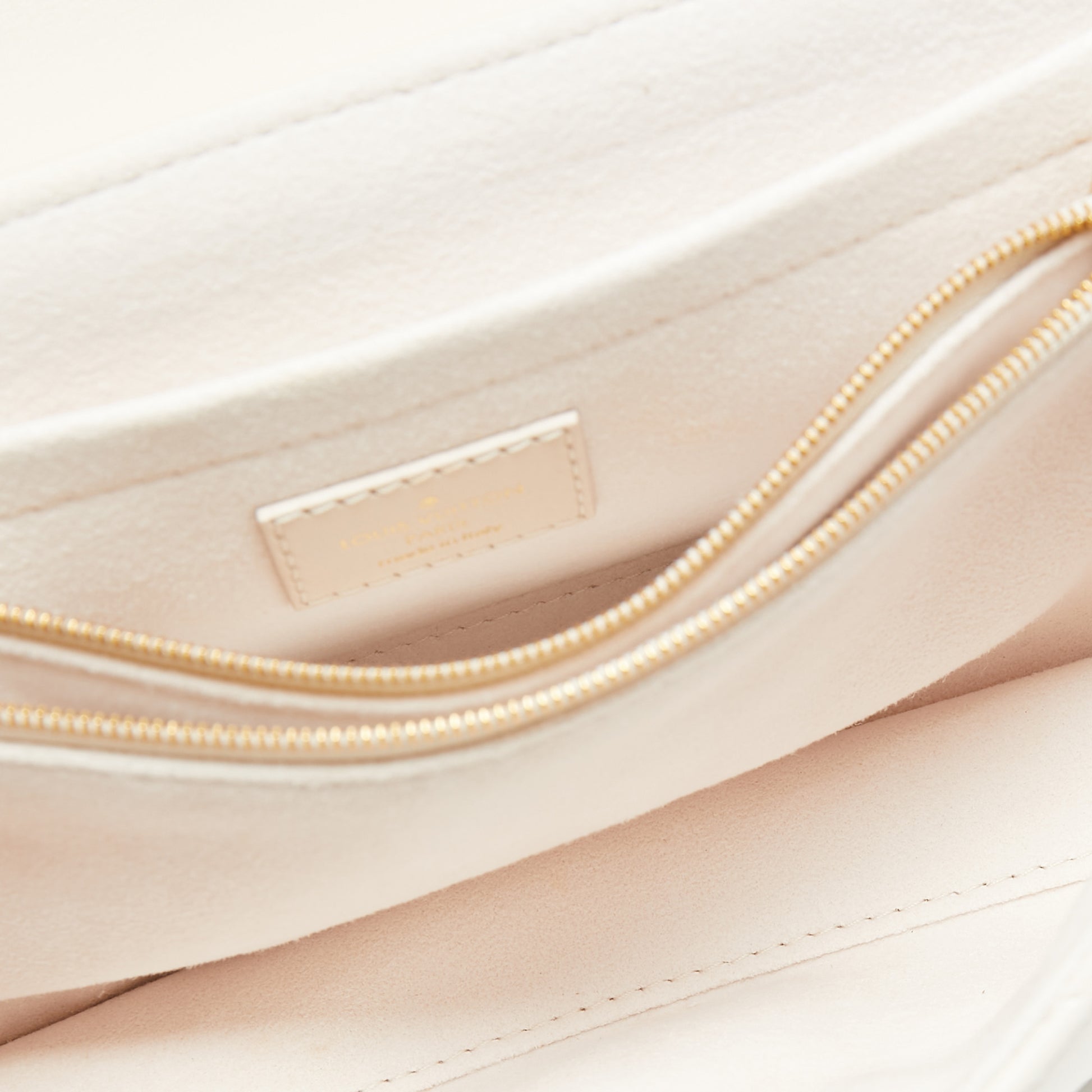 Louis Vuitton New Wave Chain Bag GM Ivoire Cowhide