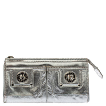 Marc by Marc Jacobs Metallic Silver Leather Totally Turnlock Wallet