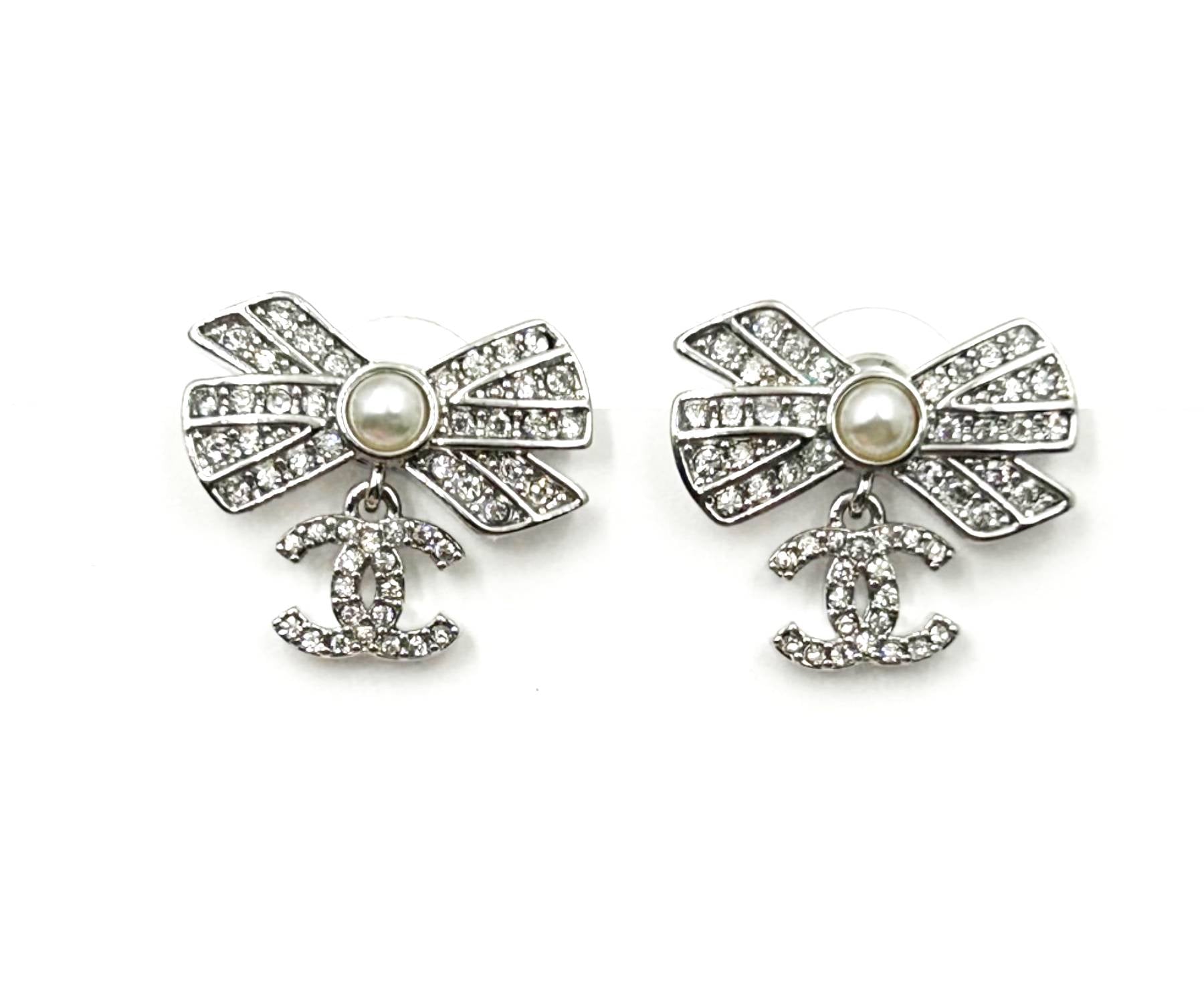 CHANEL Silver Ribbon Row CC Crystal Piercing Earrings