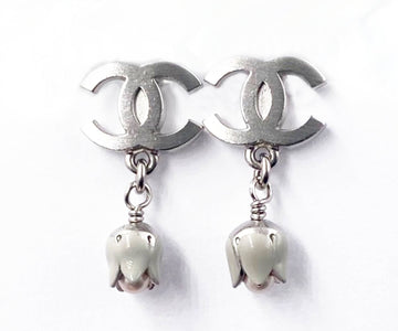 CHANEL Silver CC Tulip Dangle Piercing Earrings