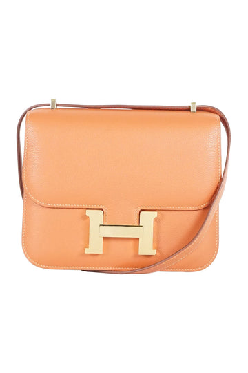 HERMES brown/coral Constance 18 with gold-plated hardware Epsom leather crossbody bag