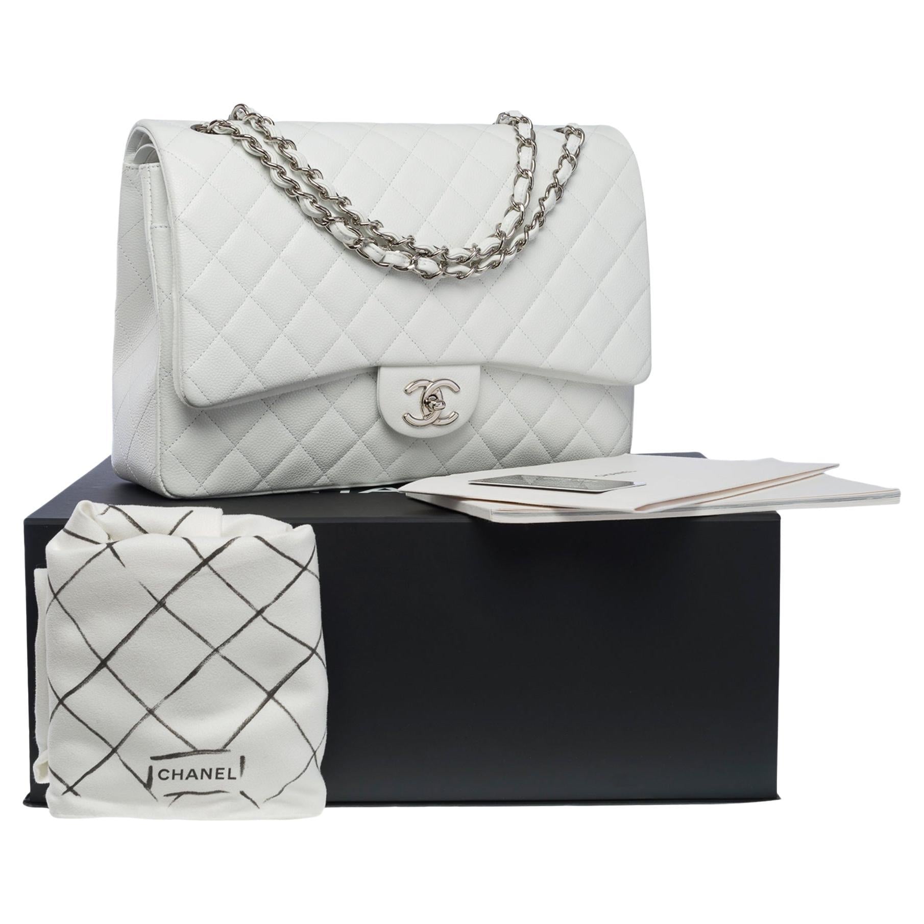 CHANEL Timeless Maxi Jumbo shoulder bag in White quilted caviar leathe